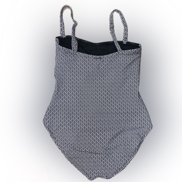 • DKNY 1pc Swimsuit • - Picture 6 of 11